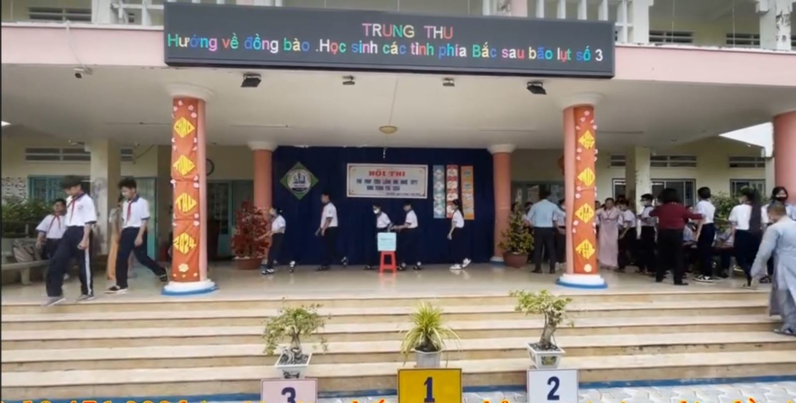 CB-GV-CNVC-HS Trường THCS TT Cần Đước ủng hộ đồng bào bị bão lũ số 3