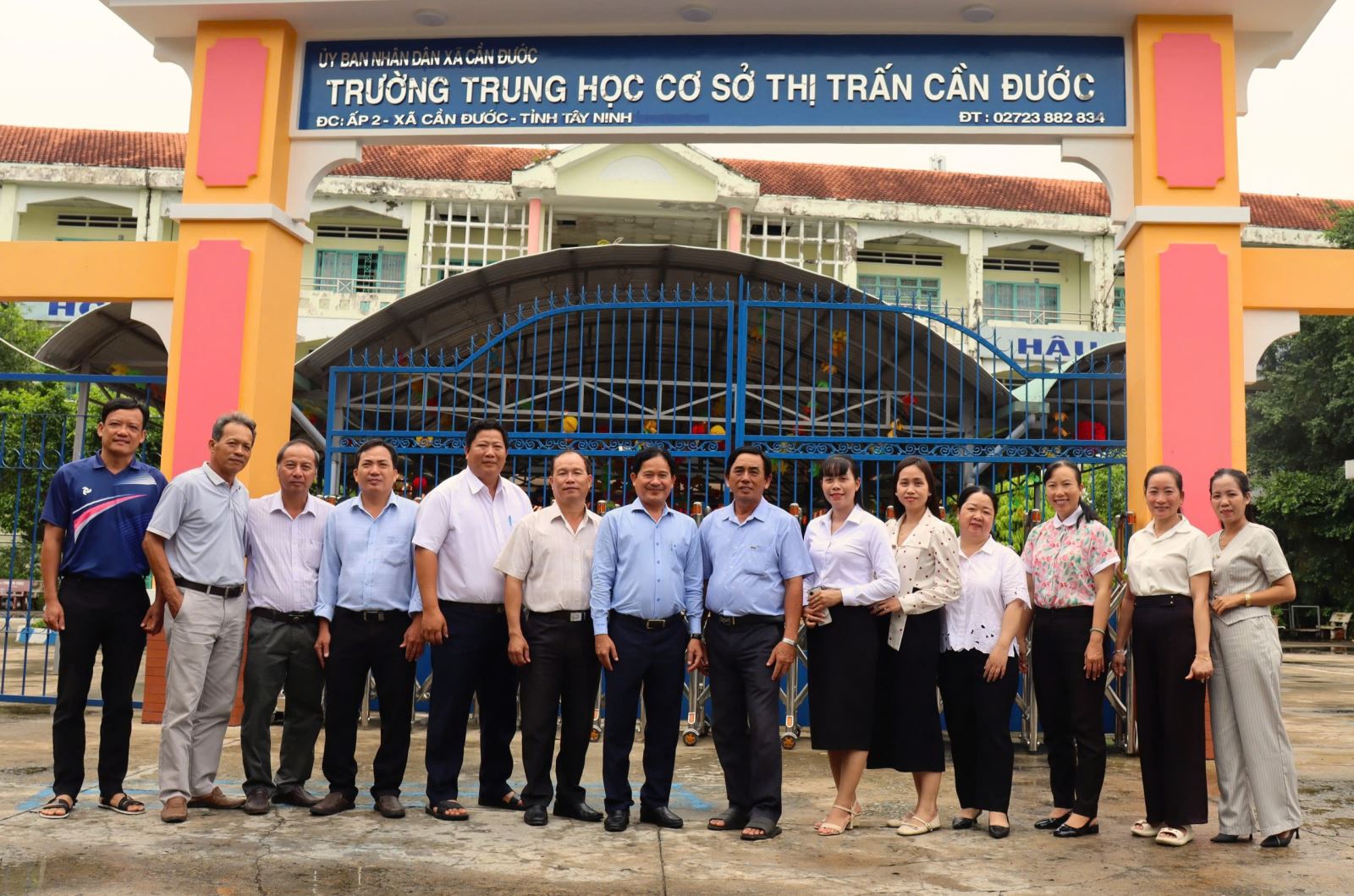 Trường THCS TT Cần Đước tiếp đoàn Đảng Uỷ  và UBND xã Cần Đước về kiểm tra cơ sở vật chất đầu năm học 2025-2026