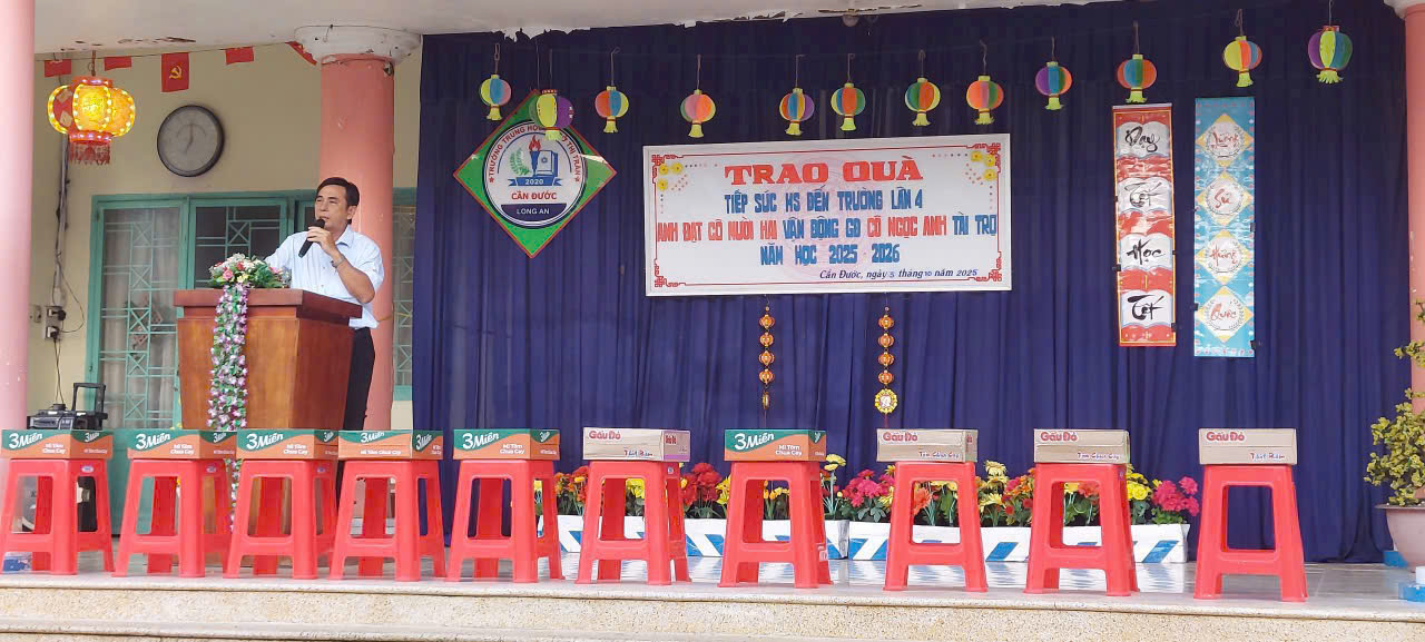  thứ sáu, ngày 3/10/2025, Trường THCS Cần Đước tổ chức trao quà tiếp sức học sinh đến trường lần 4. 85 Phần quà do anh Đạt và cô Mười Hai vận động gia đình cô Ngọc Anh tài trợ. Mỗi phần quà gồm 300.000đ tiền mặt và một thùng mì.