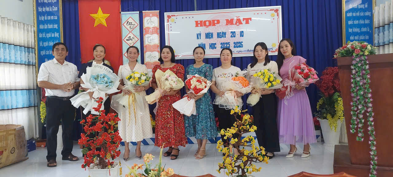 Chiều ngày 20.10.2025, trường THCS Cần Đước tổ chức buổi họp mặt kỷ niệm 95 năm Ngày TL Hội LHPN Việt Nam (20/10/1930-20/10/2025)